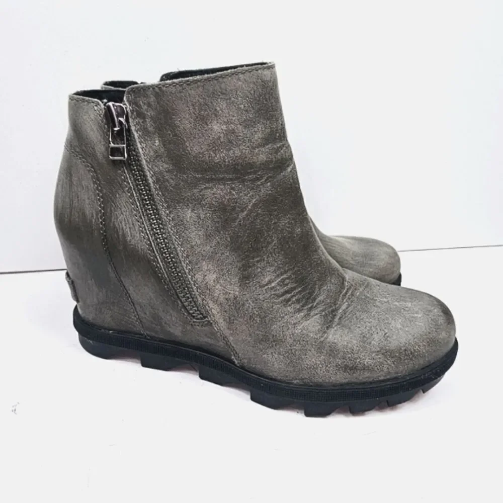 SOREL JOAN OF ARCTIC WEDGE II ZIP BOOTIE SIZE Charcoal Gray Sz 8